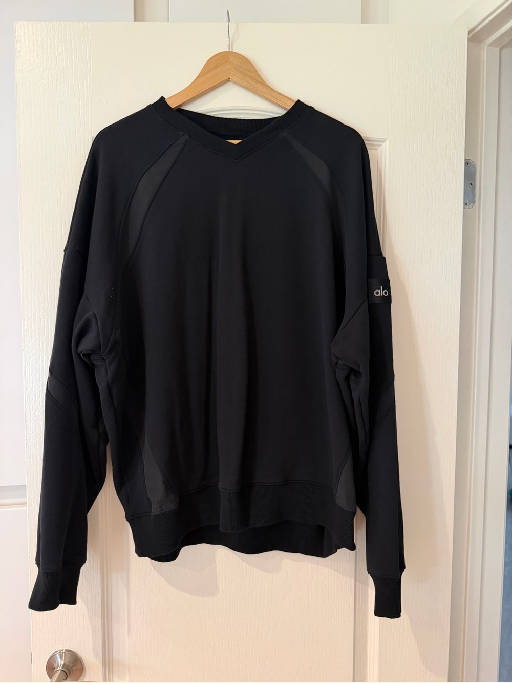 ALO Yoga Victory Black Crewneck Sweatshirt
